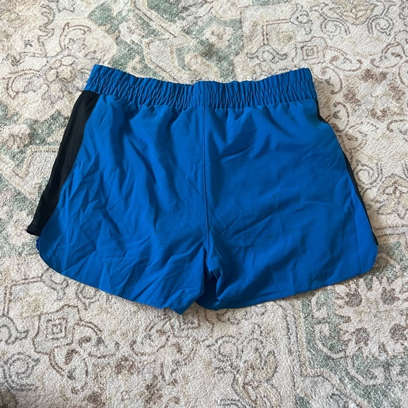 Kids size Medium shorts - Picture 4 of 6